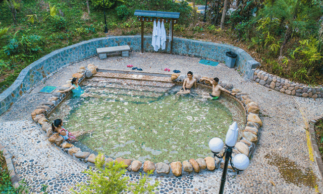 春节一口价:599元!住4A景区,叹豪华自助早晚餐,泡高山温泉+恒温水上乐园!