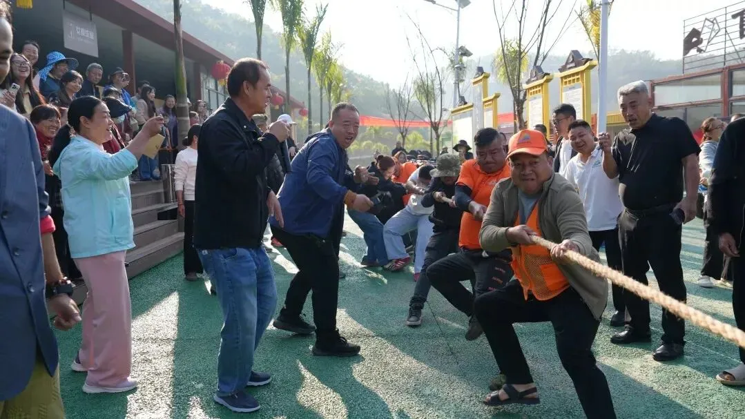 景洪市嘎洒:社区搭台、景区唱戏,春节“民族风”燃动雨林山水