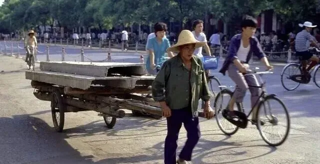 1985年桂林,外国新婚夫妻的旅游所见