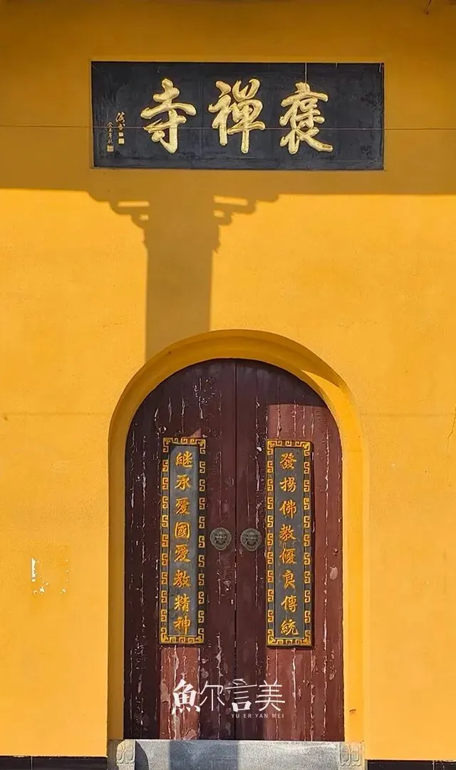 薅羊毛啦!离芜湖不远,这座景区门票限时免费,千年古寺+溶洞流光,还配梅香,超出片!