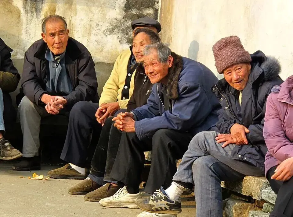 为啥退休老头大多不愿跟老婆子出门旅游?真实原由直扎“老妇”心!