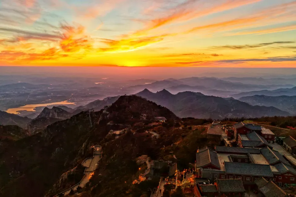 99%的人都不知道,泰山上有个宝藏景点,会保你福禄双全!