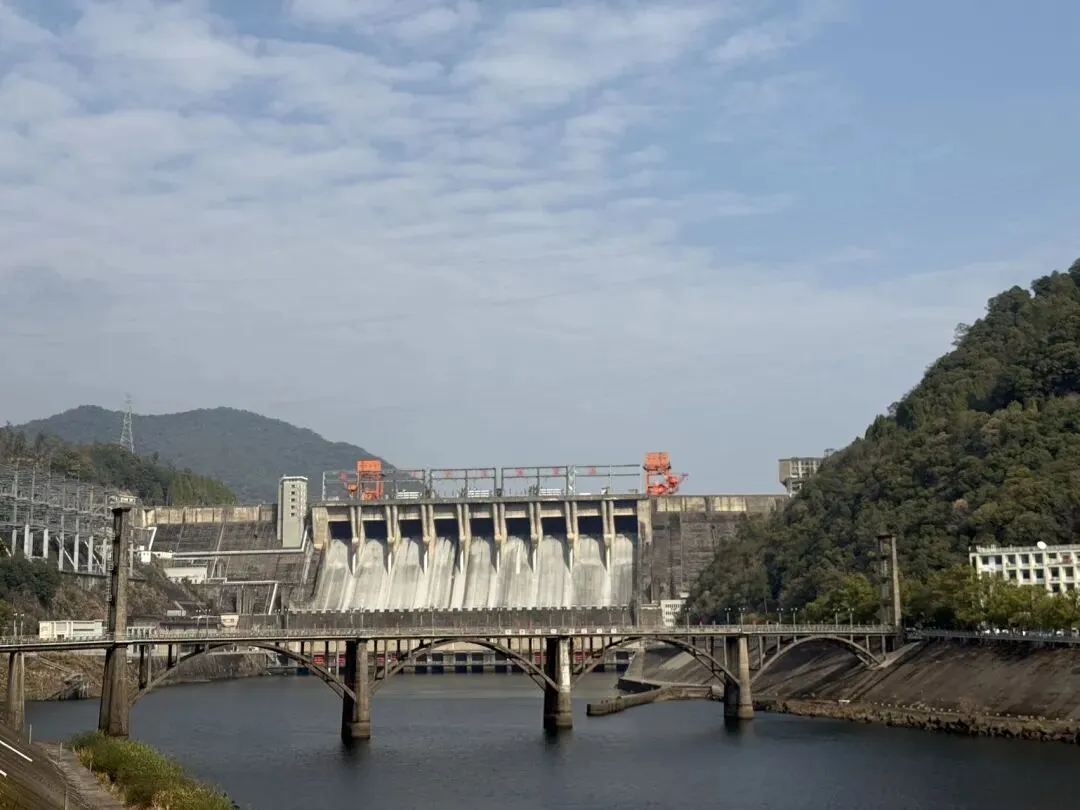 带爸妈旅游——探访新安江水电站