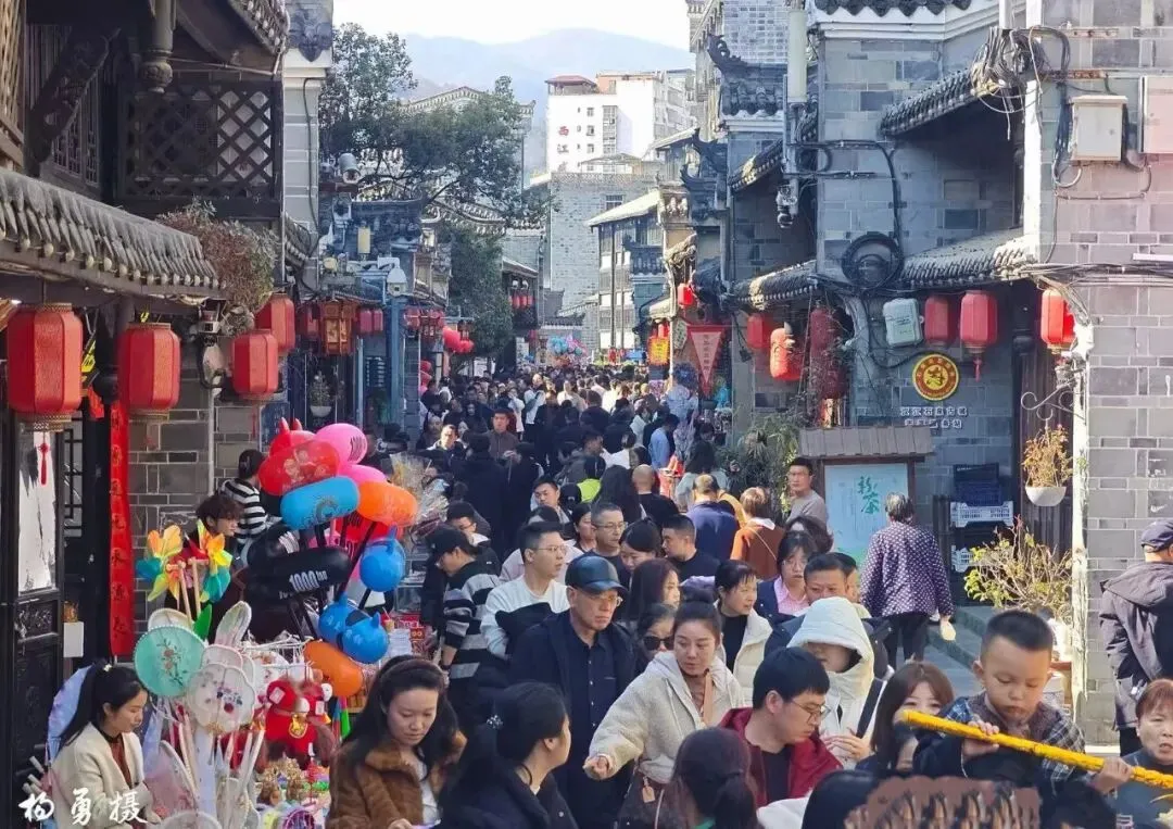 网络中国节·春节丨汉江石泉古城景区系列文旅精彩启幕游客如织