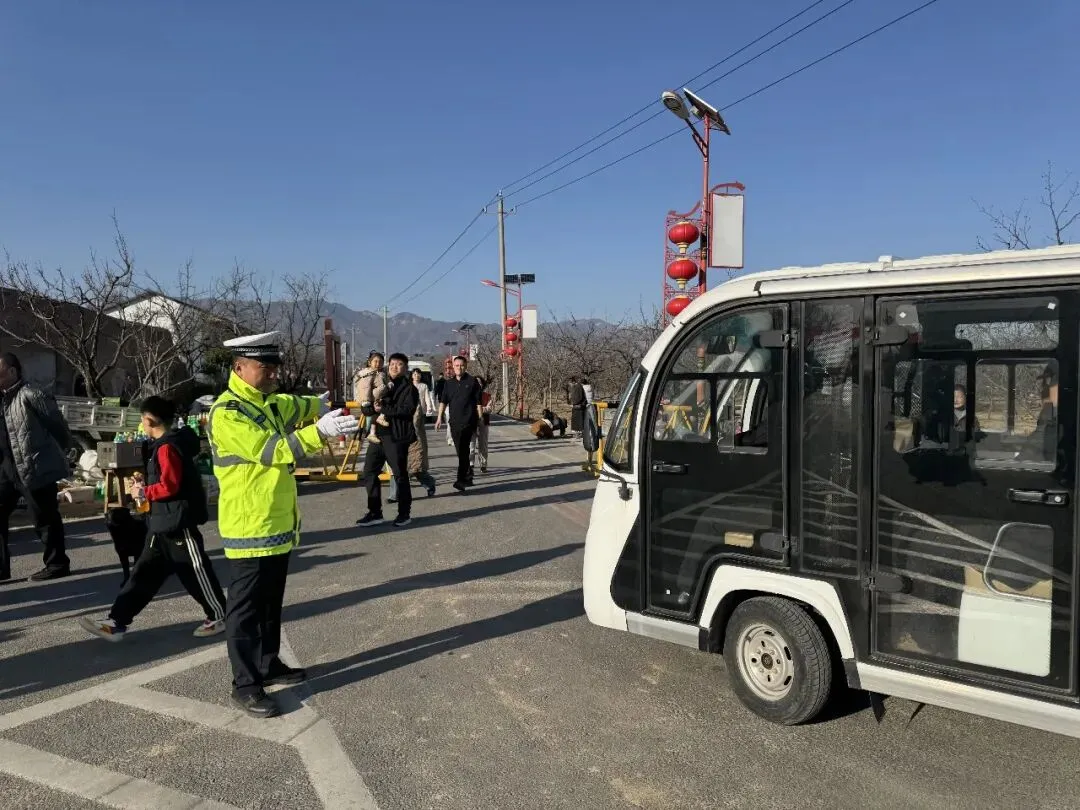 春节我在岗| 稷山交警坚守景区一线护航春节出行