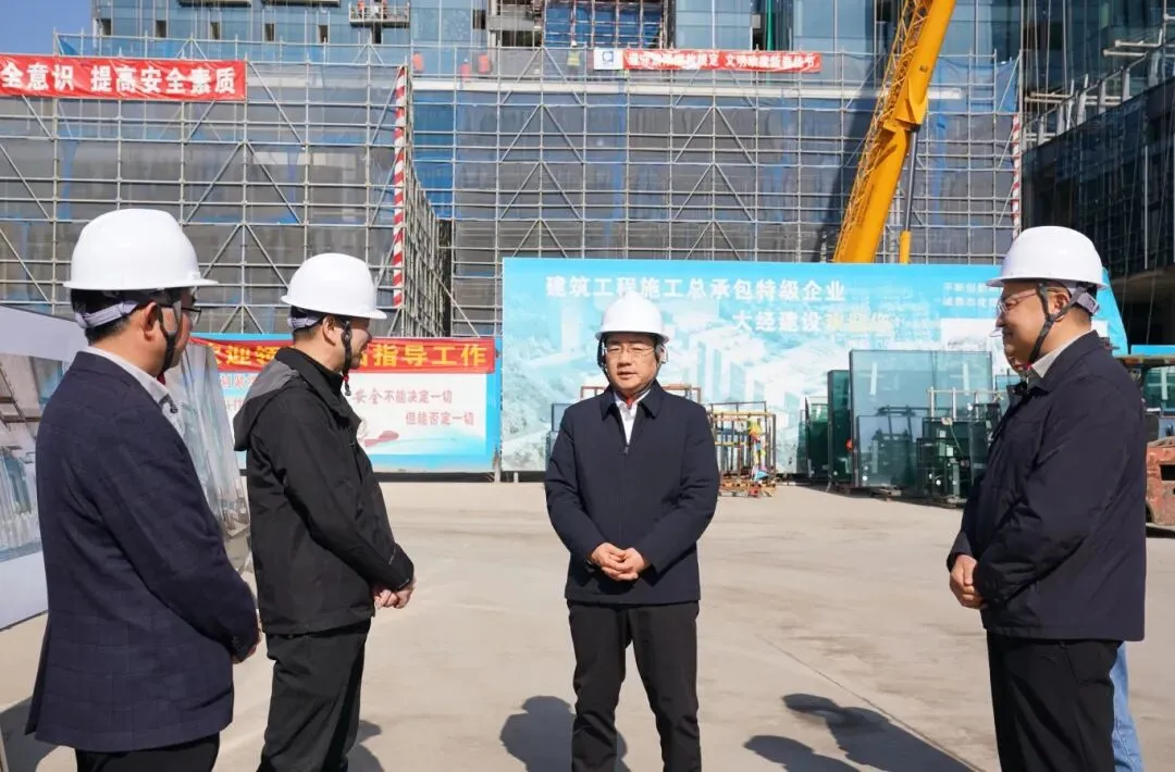 罗永柏检查春节期间“两重不停”和假期旅游保障工作