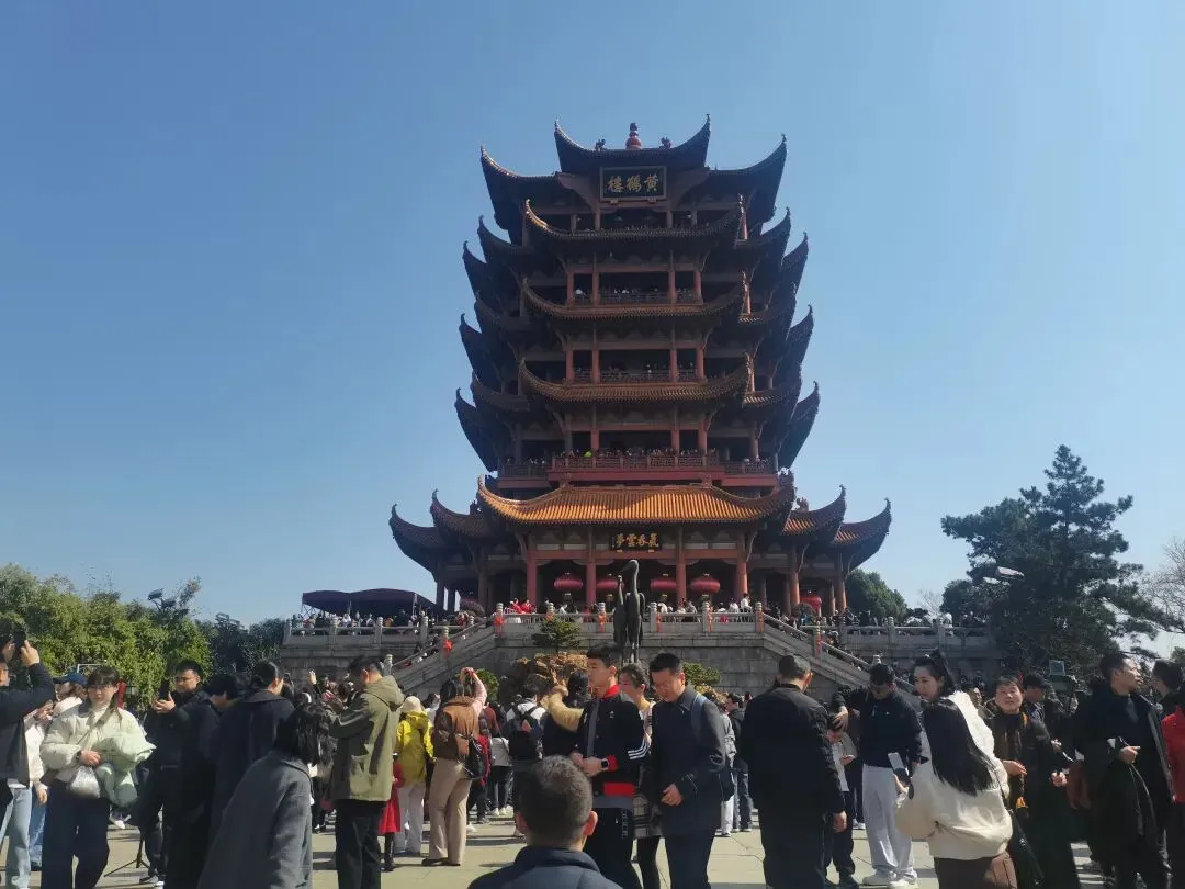 旅游快讯!武汉黄鹤楼游客爆满!排队登楼太久怎么办?