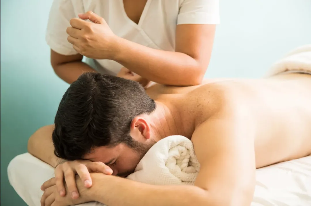 从旅游签到黑在美国30年,华裔女子,涉人口贩运与色情犯罪,卖淫遭ICE逮捕