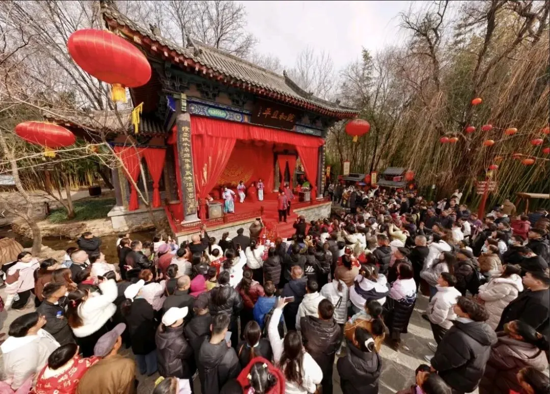 火爆!火爆!竹泉村景区新春爆款游客多