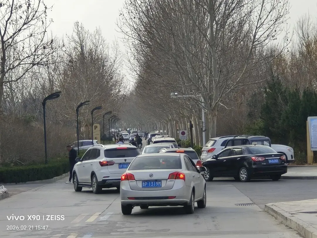 双海湖景区游人如织
