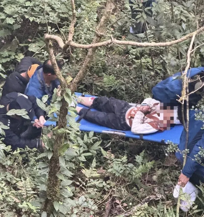 10岁男孩在景区坠崖,当地通报