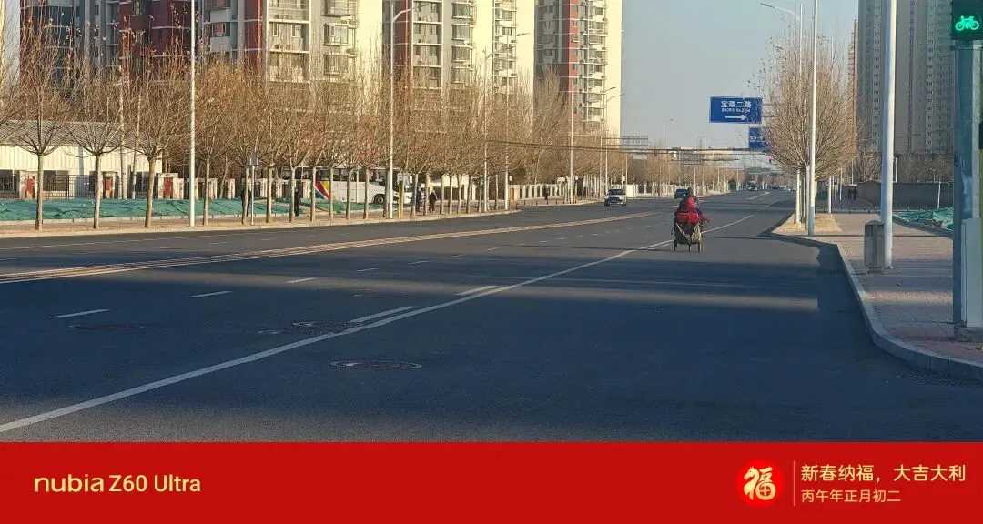 北京春节交通另一面:市区景点人挤人,郊区六车道马路成“无人区”