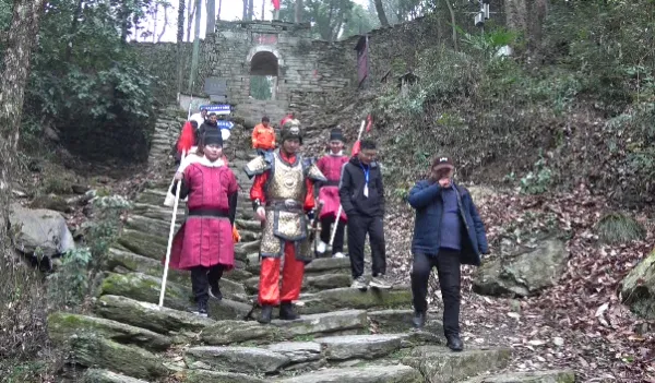 安徽宿松:白崖寨游客陡增 趾凤乡旅游红火有序