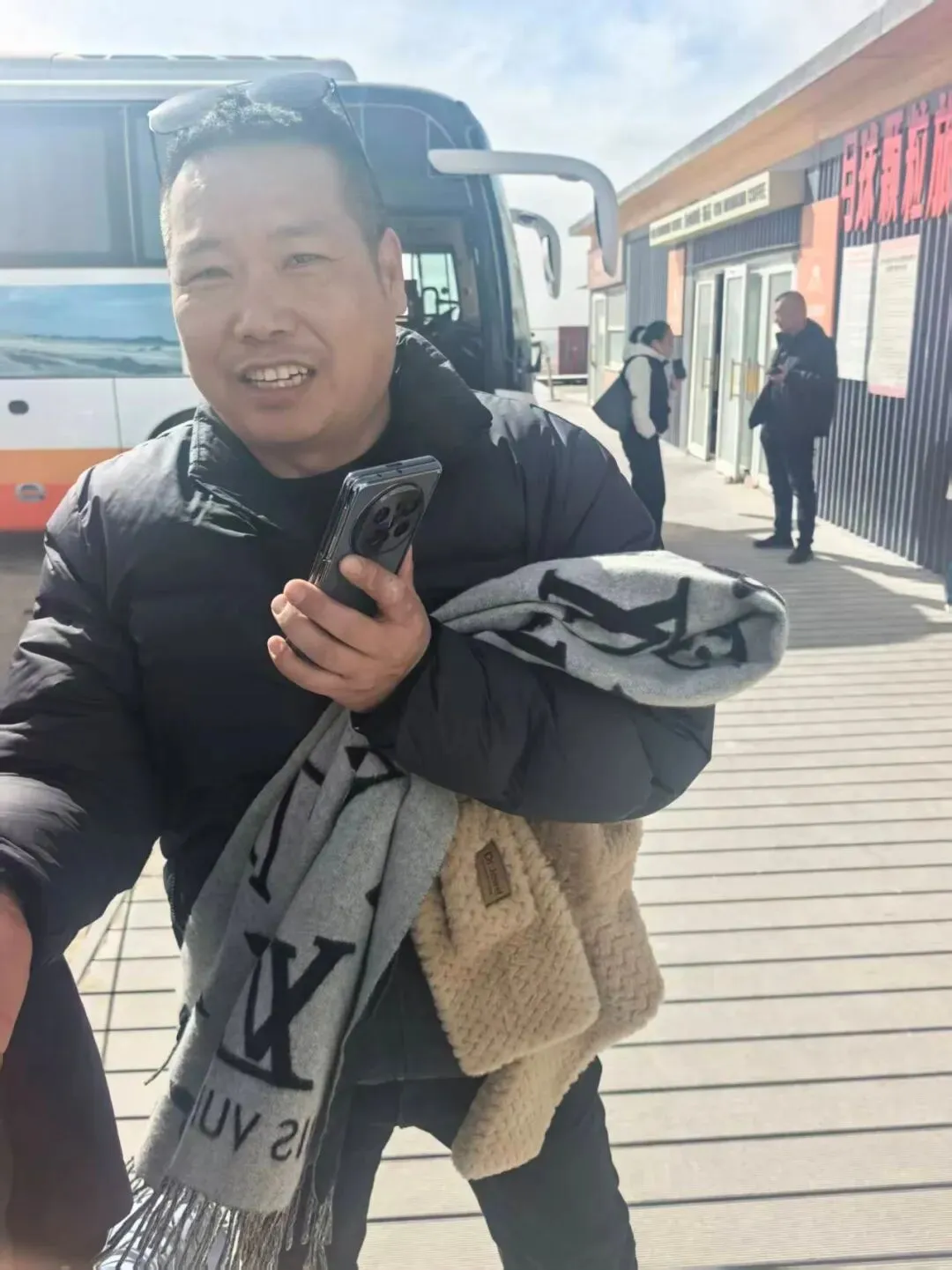 黑独山景区暖心相助 成功找回游客价值千元围巾