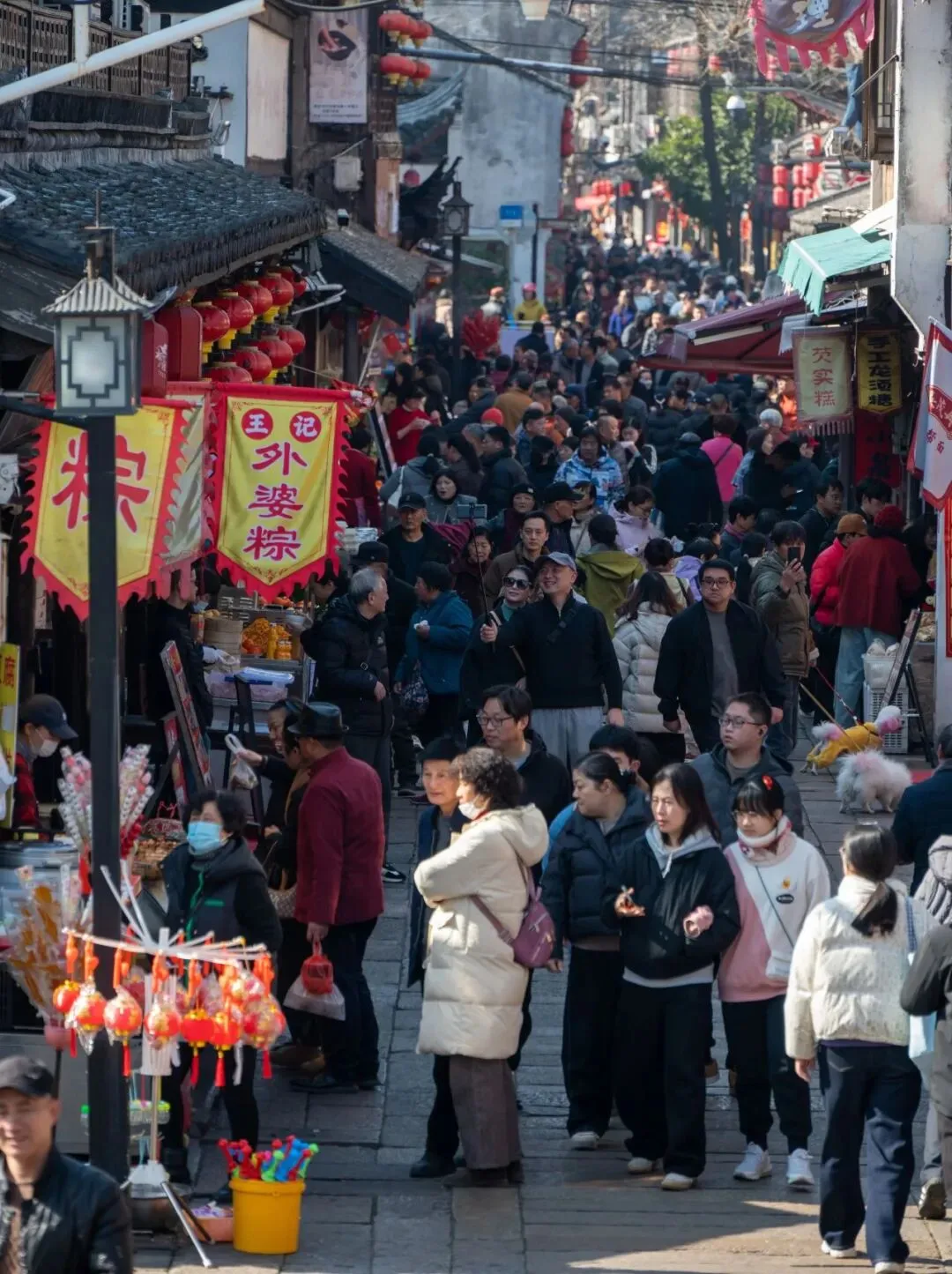 我们的节日·春节丨2026春节金山旅游市场火爆:古镇过大年点亮湾区年味