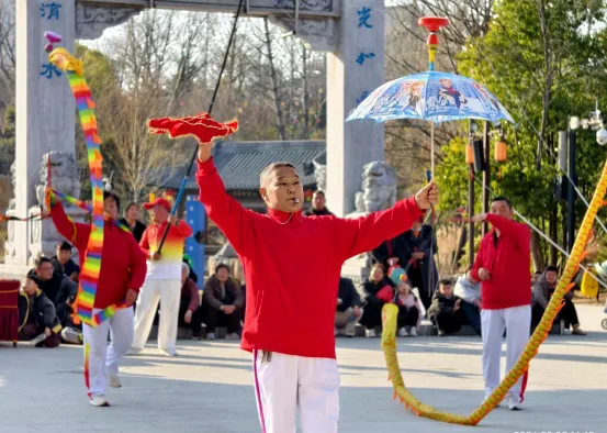 非遗空竹进景区,文旅融合焕新彩!卧龙岗新春大庙会驻演点亮传统中国年