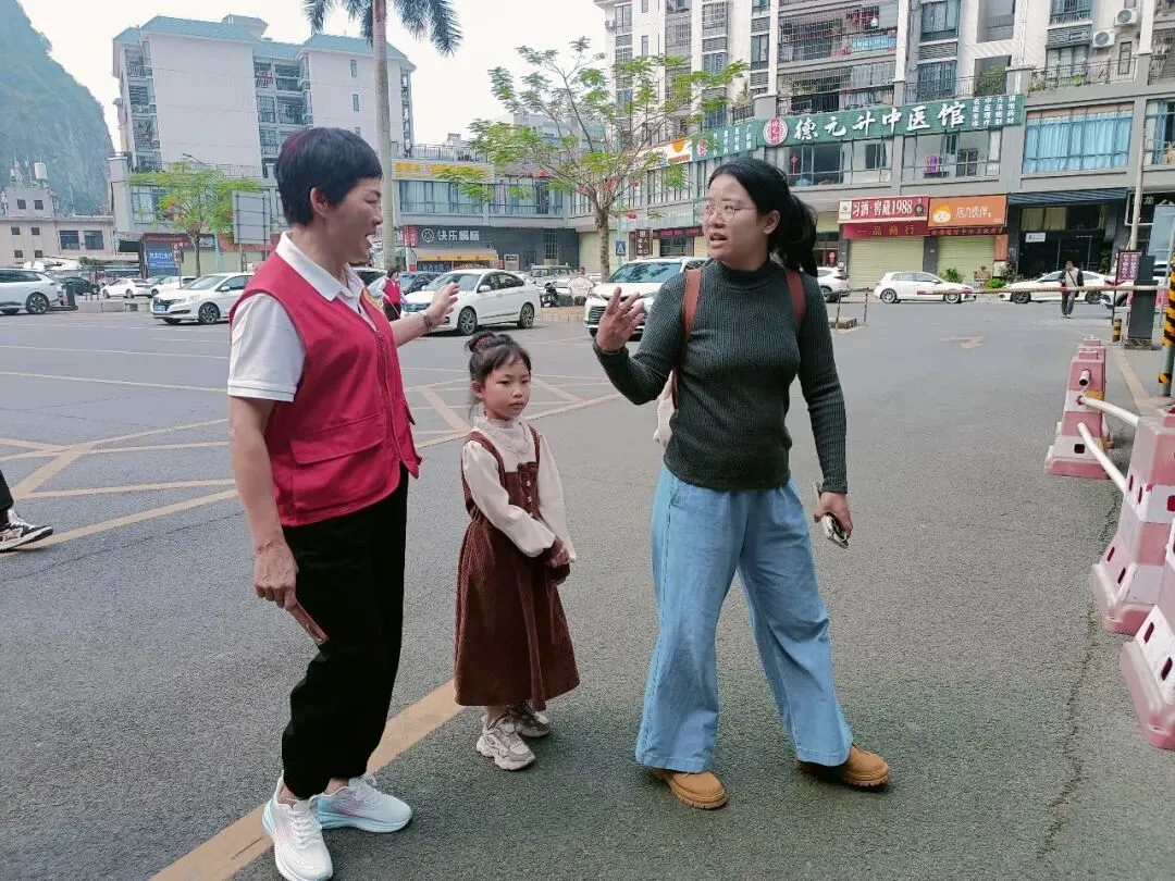 云浮:志愿者开展春节旅游便民服务 | 网络中国节·春节