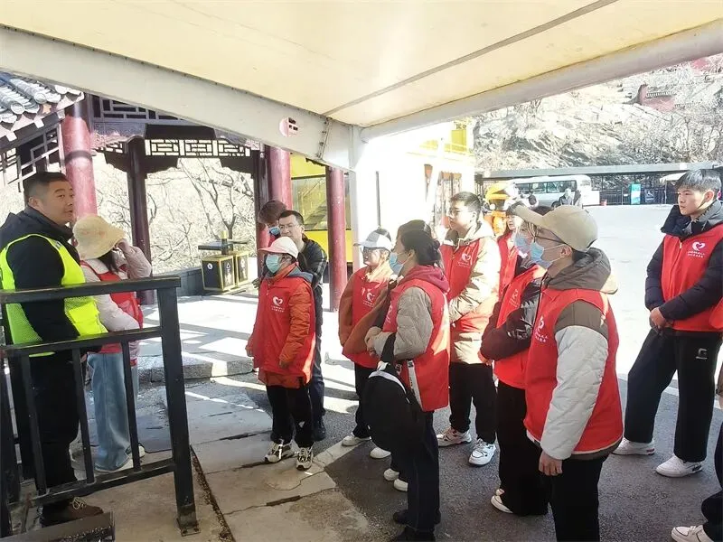 “坚守景区暖新春 志愿护航迎客来”连云港市红旗义工爱心之家志愿服务花果山