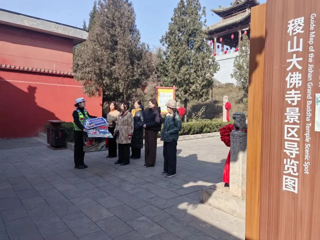 平安春运“晋”行时| 稷山交警进景区开展安全宣传