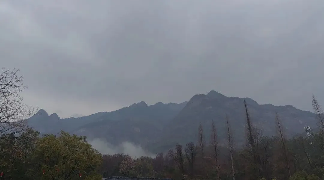 关山:夜宿庐山秀峰景区(五绝平水韵)