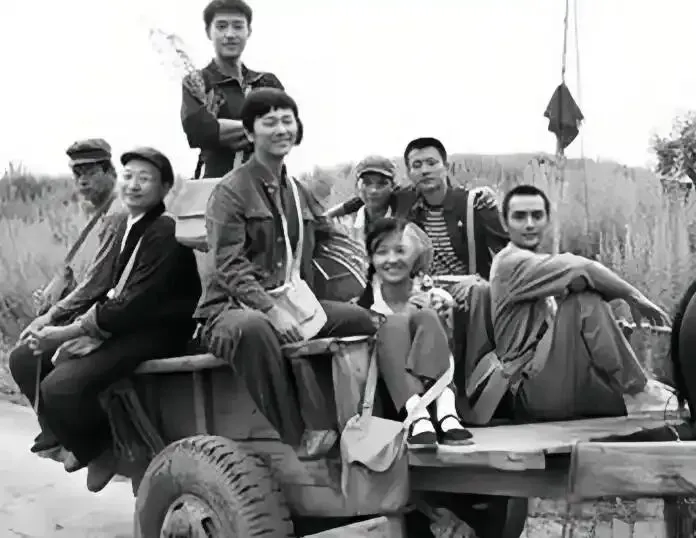 9名老知青过年来京旅游,我招待一周花了15万,临走前只留下一句:招待的还算凑合,3天后我收到一个信封,拆开后当场泪目了