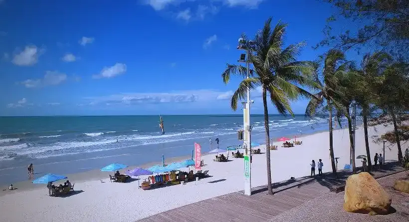 大批俄罗斯人“霸占”广西北海街头,打着旅游的幌子,不走银滩不登涠洲岛,到底被啥迷住了?