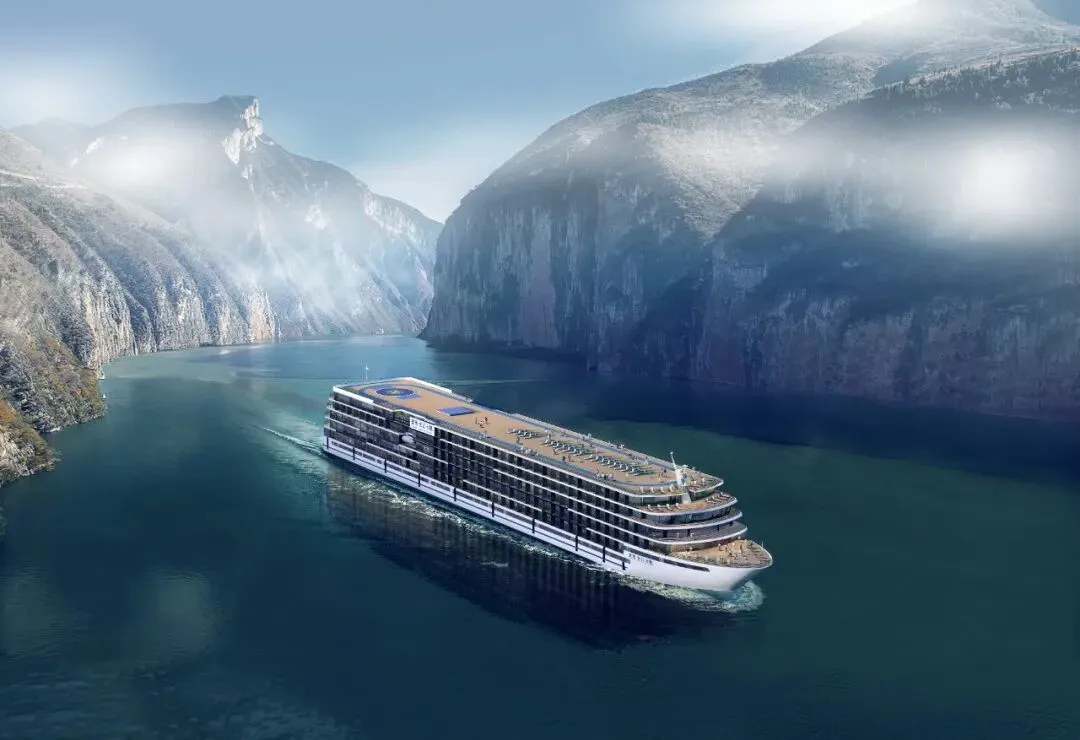 来三峡坐船旅游的人太多了,又有新船即将首航