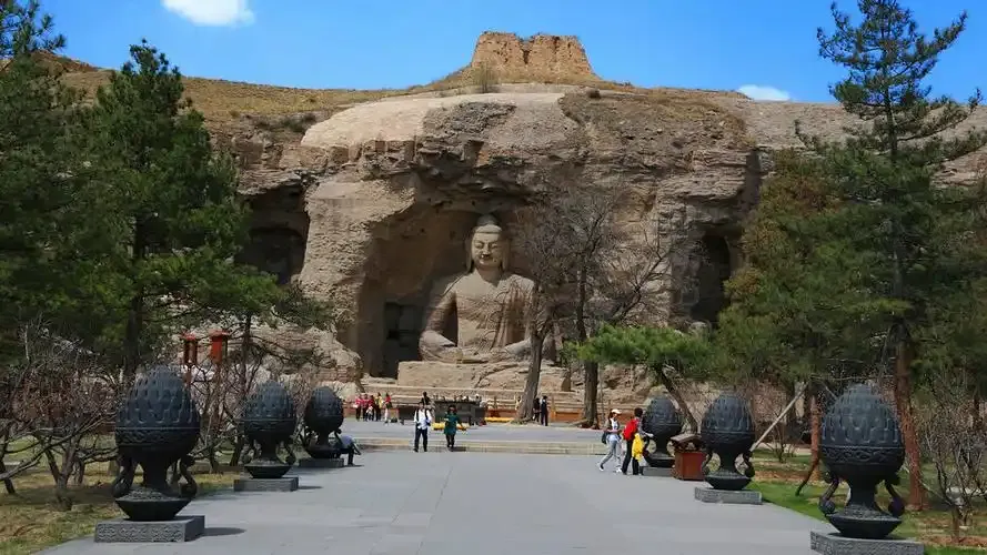 大批俄罗斯人“霸占”山西大同街头,打着旅游的幌子,不访云冈石窟不看华严寺,到底被啥迷住了?