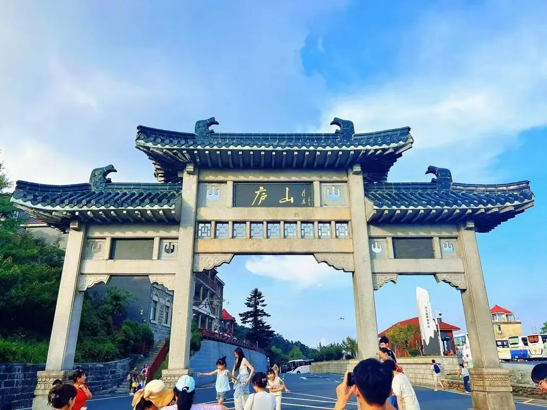 庐山核心景区、三叠泉瀑布、白鹿洞书院纯玩2日游