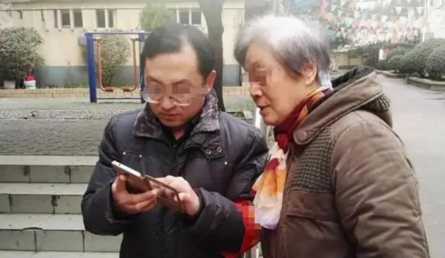 2年花掉37万!65岁老夫妻,旅游回家后,发现儿子把房子卖了