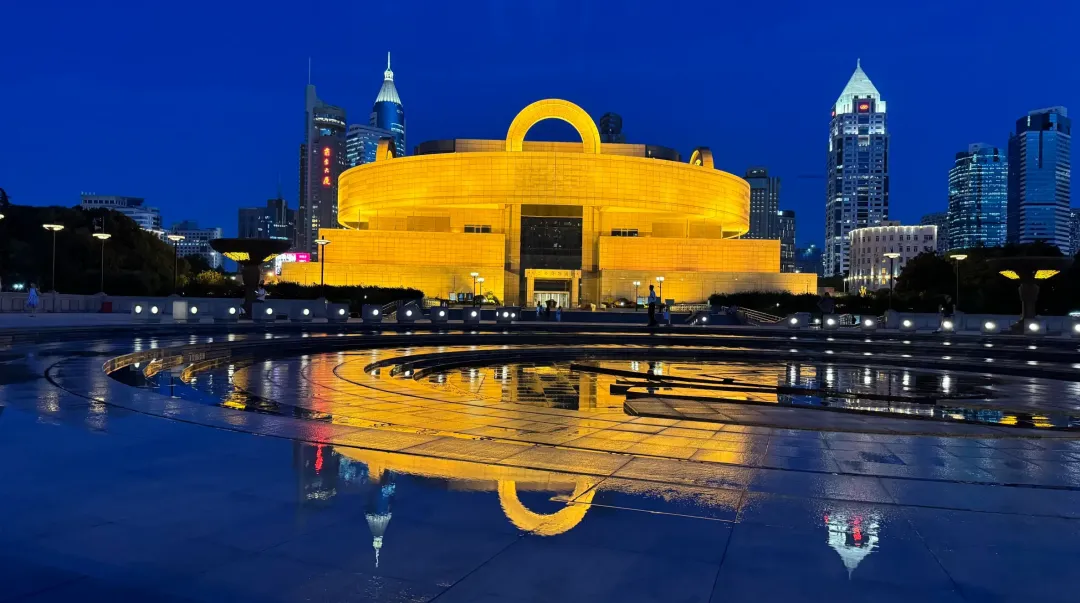 大批俄罗斯人“霸占”上海街头,打着旅游的幌子,不逛外滩不去迪士尼,到底被啥迷住了?