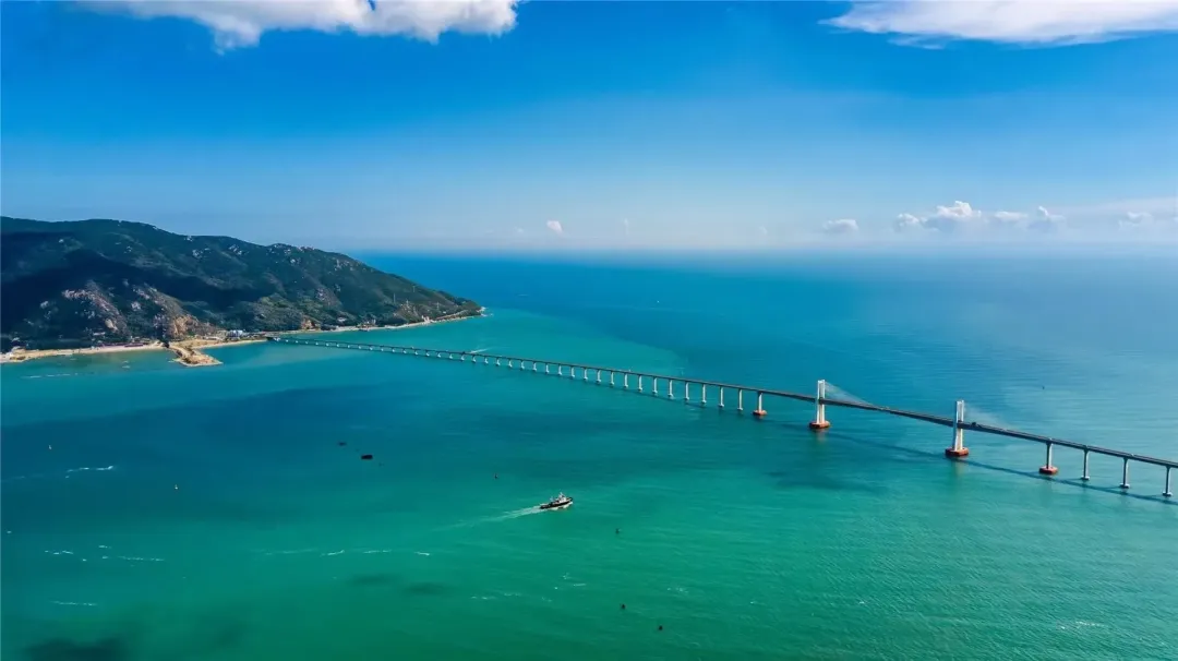 大批俄罗斯人“霸占”广东汕头街头,打着旅游的幌子,不逛小公园不去南澳岛,到底被啥迷住了?