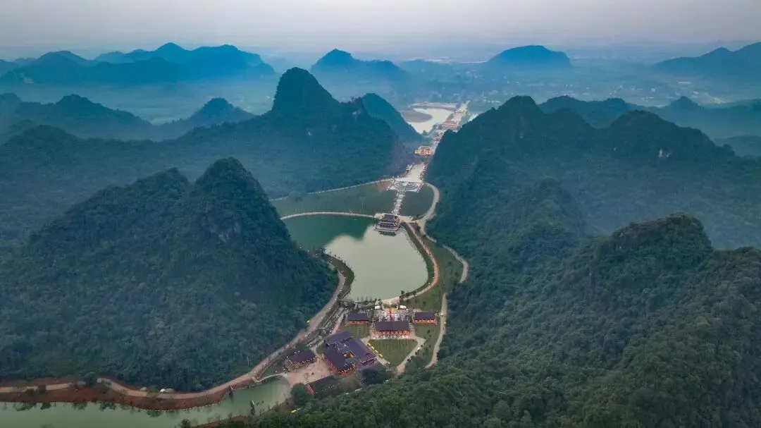 越南宁平惊现＂凤凰古城＂般绝美新景点