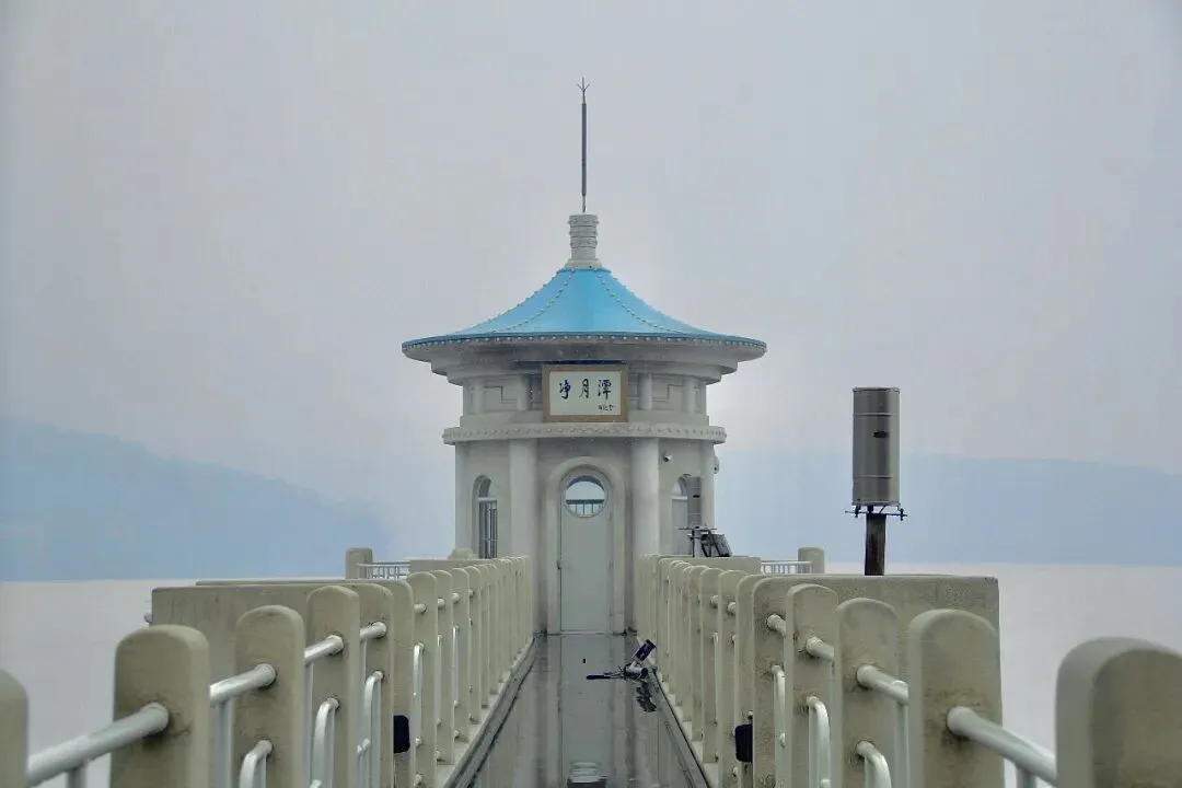 3月2日至11月30日,净月潭景区禁止外来车辆进入封闭区