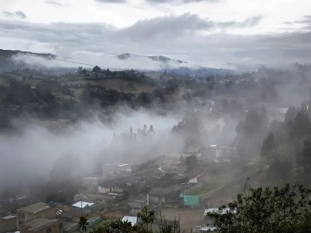 南美48天旅游日记(二十一):伊皮亚莱斯(哥伦比亚)→ 鲁米恰卡→ 基多(厄瓜多尔)