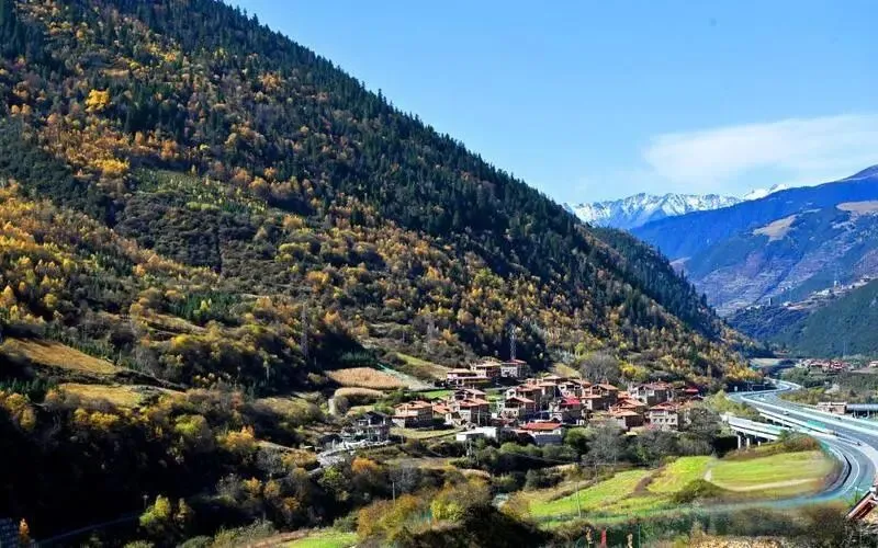 四川阿坝州马尔康市把全国景区的饭碗给砸了