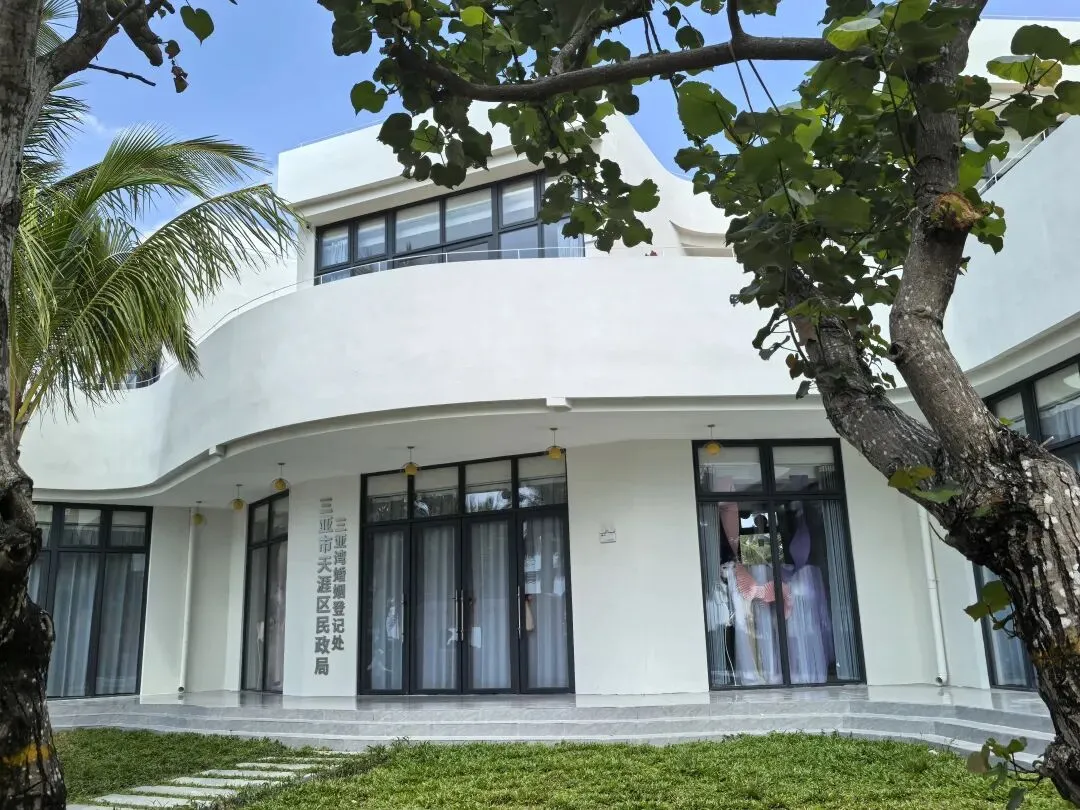 恋人们会在景区登记领证吗?