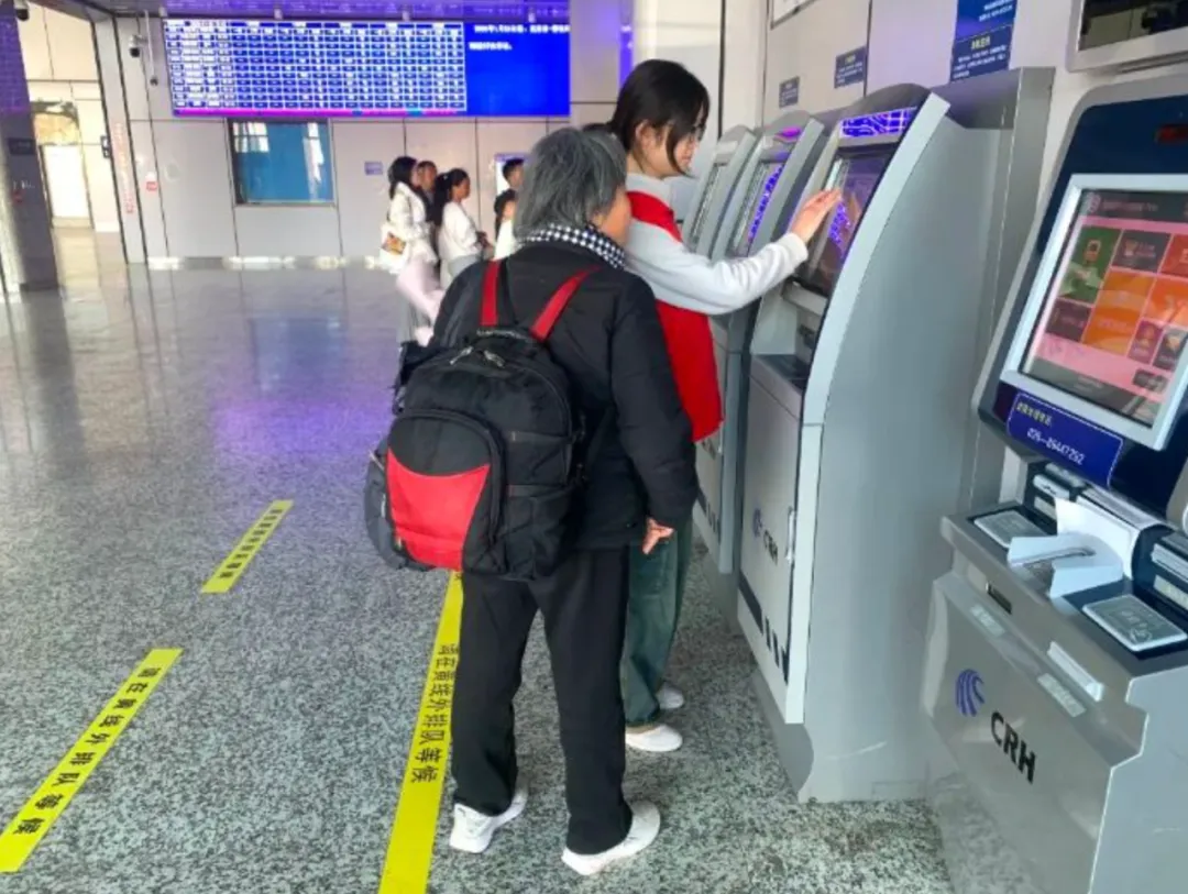 从车站到景区,攀枝花 “志愿红” 无处不在