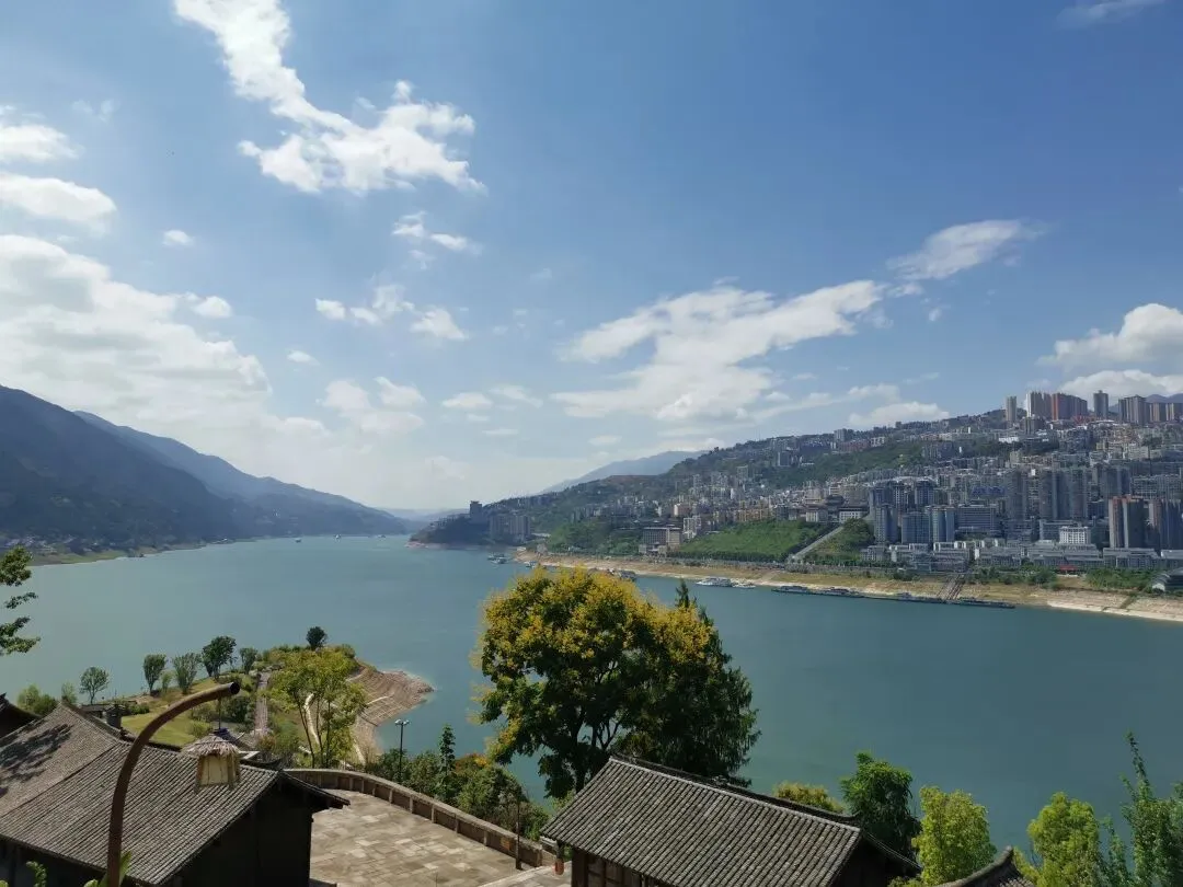 春节回来气疯了,国内90%的旅游城市,不如现在的小县城