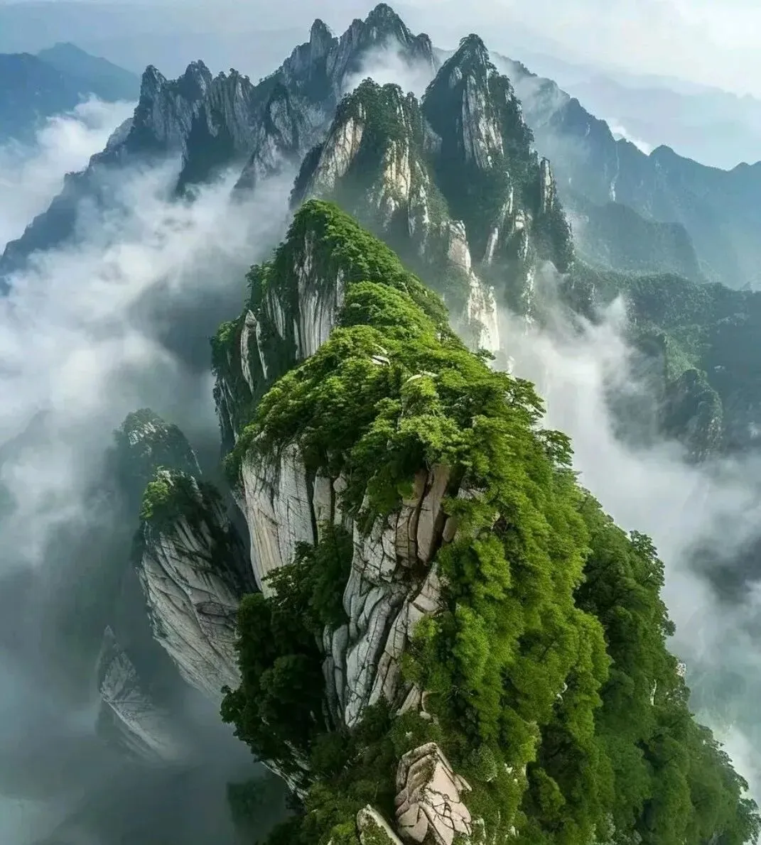 陕西渭南华山景区元宵节3月1日到3月4日身份证号段6105、6121的居民可免费入园,全国游客索道有优惠!喜欢爬山的朋友看过来!