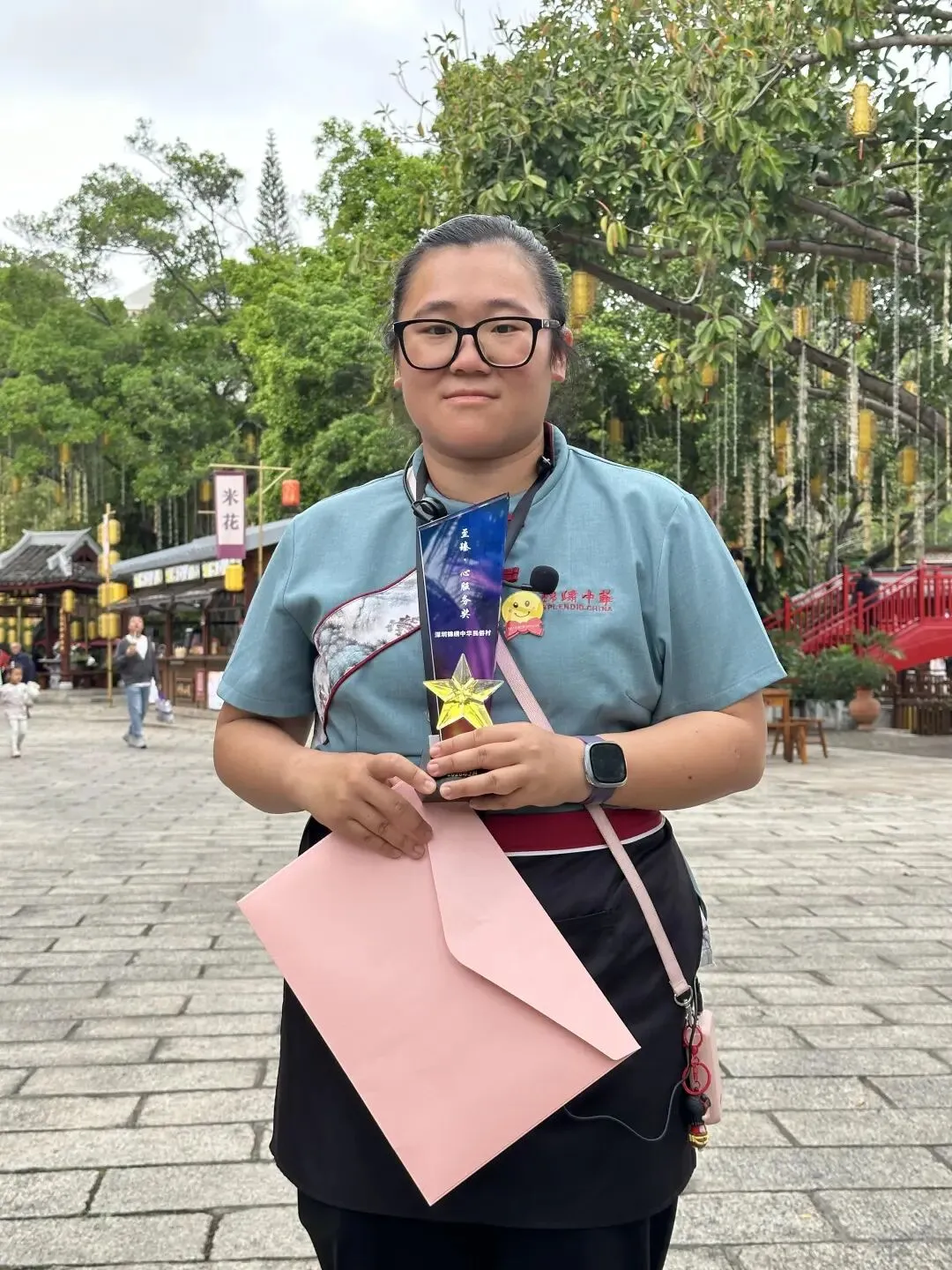 “终生难忘”!深圳景区一场“魔法游戏”助幼童找回父母