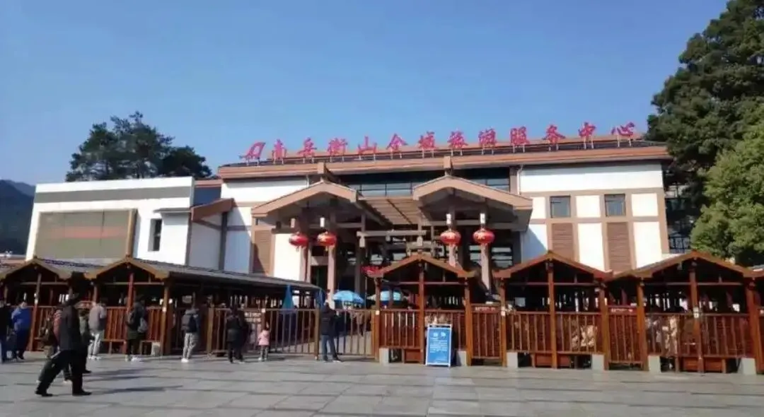 南岳景区门口老人遭殴打!喊客拉客屡禁不止,＂文明奥区＂岂能容暴力横行