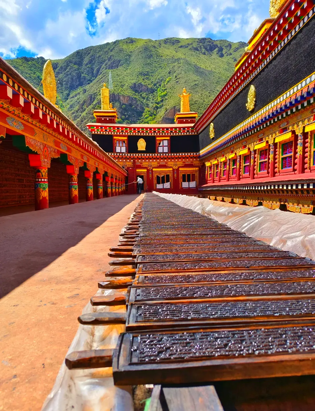 中国景区系列——德格印经院:雪山下的宝库,藏文化的活化石