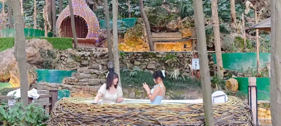 鹏飞旅游团张家界朝阳地缝/红岩岭景区/杜心五故居/七十二奇楼/万福温泉精品徒步摄影3日游