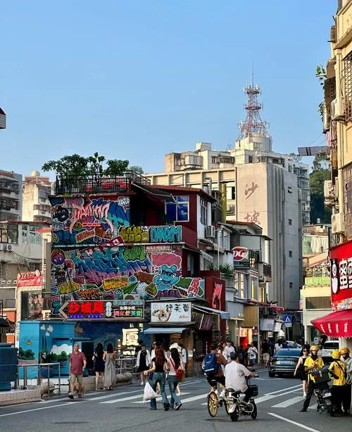 大量泰国游客涌入广州,打着旅游的幌子,不逛广州塔,不吃肠粉,为什么?