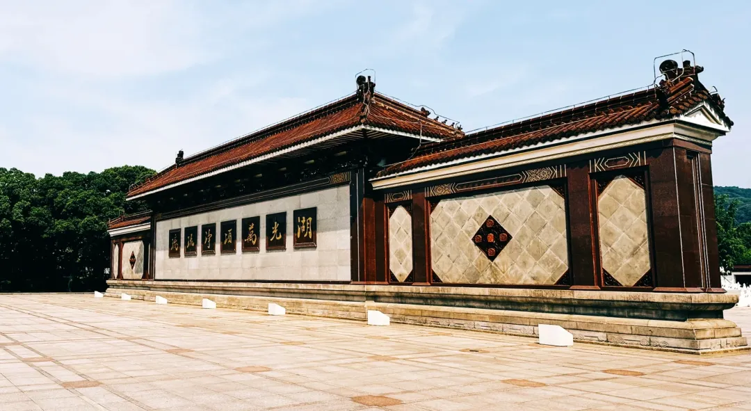 大批韩国人“霸占”无锡街头,打着旅游的幌子,不拜灵山大佛不看鼋头渚,到底被啥迷住了?