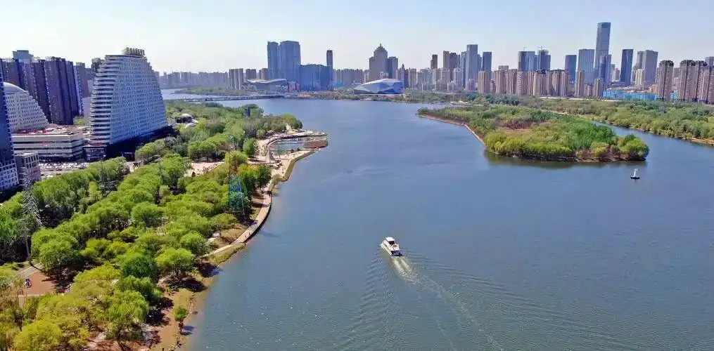 大批俄罗斯人“霸占”天津街头,打着旅游的幌子,不拜瓷房子不看天津之眼,到底被啥迷住了?