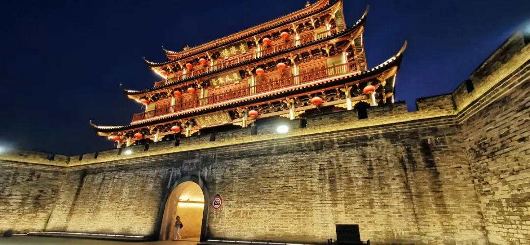 大批韩国人“霸占”潮州街头,打着旅游的幌子,不拜开元寺不看广济桥,到底被啥迷住了?