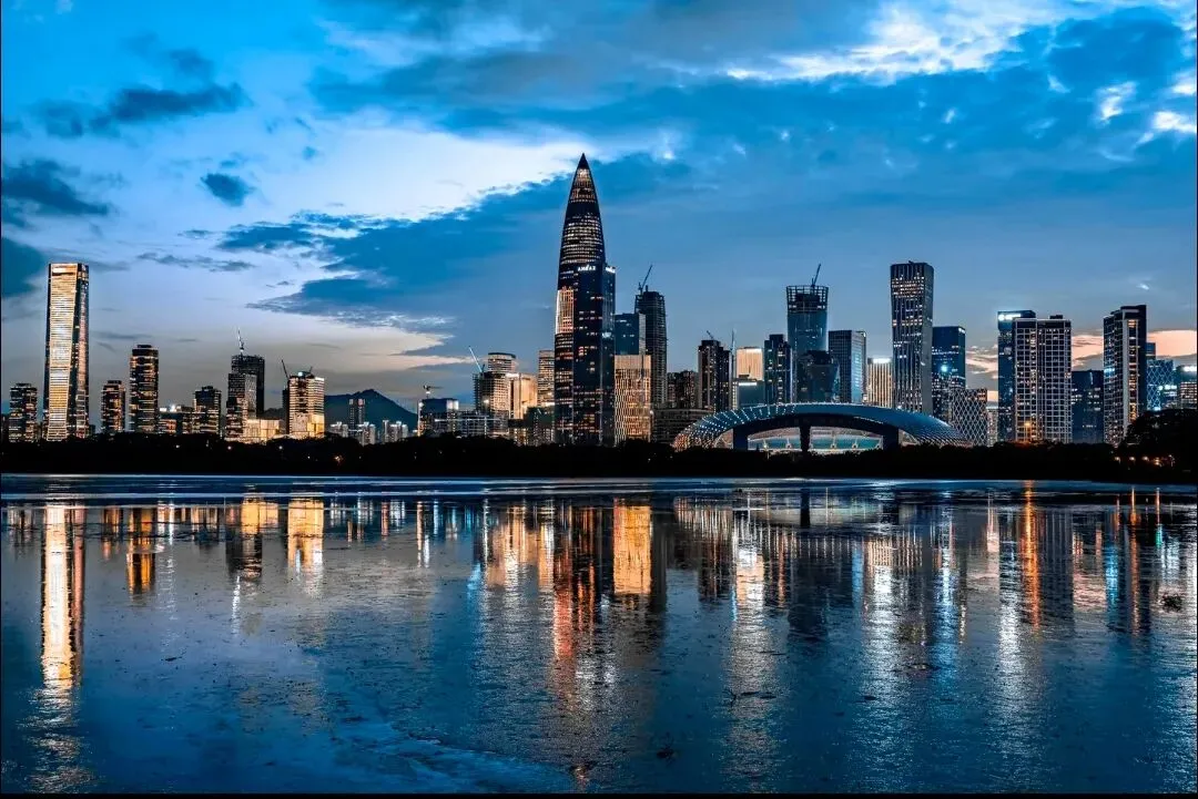 瑞士姑娘来中国深圳旅游,回国哭10天,坦言瑞士与中国差距一目了然