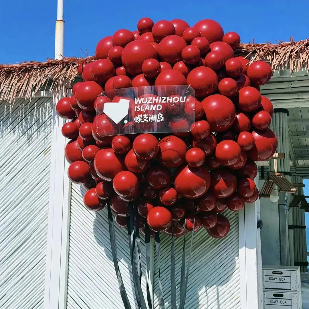 “低调宣布去旅游,就这样发圈...”